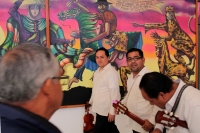 Jueves 25 de enero del 2018. Tuxtla Gutiérrez. Algunos músicos tocan canciones nostálgicas en algunas oficinas del ayuntamiento local durante este medio dí­a.
