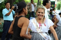 Miércoles 12 de septiembre del 2018. Tuxtla Gutiérrez. Las mujeres vestidas a la usanza zoque bailan durante el mediodí­a al festeja los 25 años de la construcción del emblemático Parque de la Marimba