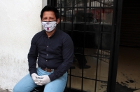 Martes 14 de abril del 2020. Tuxtla Gutiérrez. El uso de las mascarillas se va volviendo cotidiana entre los trabajadores quienes expuestos a posibles contagios, utilizan los diferentes cubre-bocas para realizar las actividades diarias