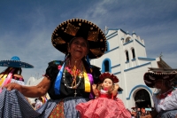 Jueves 1 de febrero del 2018. San Fernando. Las Candelarias recorren las calles bailando y llenado de colorida alegrí­a las laderas de el valle de  La Hacienda de Las ínimas, , donde celebran con esta danza que precede los festejos de la cuaresma.