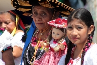 Jueves 1 de febrero del 2018. San Fernando. Las Candelarias recorren las calles bailando y llenado de colorida alegrí­a las laderas de el valle de  La Hacienda de Las ínimas, , donde celebran con esta danza que precede los festejos de la cuaresma.