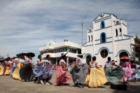 Jueves 1 de febrero del 2018. San Fernando. Las Candelarias recorren las calles bailando y llenado de colorida alegrí­a las laderas de el valle de  La Hacienda de Las ínimas, , donde celebran con esta danza que precede los festejos de la cuaresma.
