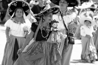 Jueves 1 de febrero del 2018. San Fernando. Las Candelarias recorren las calles bailando y llenado de colorida alegrí­a las laderas de el valle de  La Hacienda de Las ínimas, , donde celebran con esta danza que precede los festejos de la cuaresma.