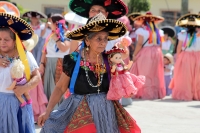Jueves 1 de febrero del 2018. San Fernando. Las Candelarias recorren las calles bailando y llenado de colorida alegrí­a las laderas de el valle de  La Hacienda de Las ínimas, , donde celebran con esta danza que precede los festejos de la cuaresma.