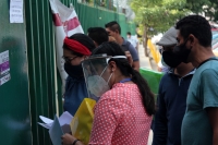 Martes 18 de agosto del 2020. Tuxtla Gutiérrez. Maestros buscan realizar los cobros de quincenas atrasadas en la Secretaria de Educación de Chiapas esta mañana