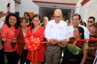 Viernes 11 de octubre del 2013. Tuxtla Gutiérrez. Dante Delgado Acompaña a MarÃa Elena Orantes y a Emilia González durante la inauguración del edificio de esta organización polÃtica en la capital de Chiapas. Viernes 11 de octubre del 2013. Tuxtla Gutiérrez. Dante Delgado Acompaña a MarÃa Elena Orantes y a Emilia González durante la inauguración del edificio de esta organización polÃtica en la capital de Chiapas.