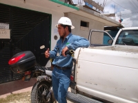 San Cristóbal de las Casas. 20 de agosto. Un trabajador de la CFE fue retenido por varias horas por los pobladores de la colonia San Juan de los Lagos cuando este intentaba cambiar un medidor por un aparato de prepago a pesar de que los vecinos han coloca