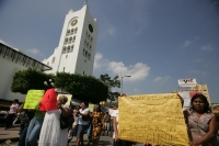 Lunes 11 de octubre. Habitantes de las comunidades de Buena Vista realizan una marcha por las calles de la ciudad de Tuxtla Guti�rrez para exigir la intervenci�n de las autoridades del estado para que sean distribuidas con equidad la ayuda humanitaria par