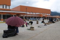Viernes 16 de septiembre. 700 ambulantes se instalan en estacionamiento.