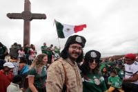 Domingo 17 de junio del 2018. San Cristóbal de las Casas. Los aficionados al fut bol se reúnen en la plaza del atrio de la Catedral de San Cristóbal donde disfrutan del partido entre México y Alemania