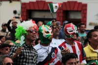 Domingo 17 de junio del 2018. San Cristóbal de las Casas. Los aficionados al fut bol se reúnen en la plaza del atrio de la Catedral de San Cristóbal donde disfrutan del partido entre México y Alemania