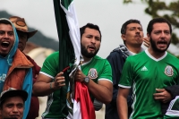 Domingo 17 de junio del 2018. San Cristóbal de las Casas. Los aficionados al fut bol se reúnen en la plaza del atrio de la Catedral de San Cristóbal donde disfrutan del partido entre México y Alemania