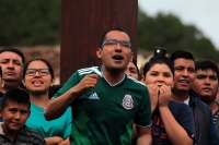 Domingo 17 de junio del 2018. San Cristóbal de las Casas. Los aficionados al fut bol se reúnen en la plaza del atrio de la Catedral de San Cristóbal donde disfrutan del partido entre México y Alemania