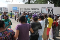 Los familiares de los migrantes desaparecidos en el transito a los EEUU realizan una protesta simb�lica en las instalaciones de INM de la ciudad de Tapachula durante la Caravana Paso a Paso para la Paz este medio d�a.