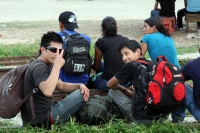 Viernes 13 de julio del 2012. Arriaga, Chiapas. La pausa del tiempo rompe su melancolÃa en los poblados cercanos a Arriaga, el cual despierta de su letargo provinciano cada vez que se corre el rumor de la llegada del Tren mientras que los migrantes salen Viernes 13 de julio del 2012. Arriaga, Chiapas. La pausa del tiempo rompe su melancolÃa en los poblados cercanos a Arriaga, el cual despierta de su letargo provinciano cada vez que se corre el rumor de la llegada del Tren mientras que los migrantes salen