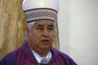 Domingo 10 de abril. Monseñor rogelio Cabrera durante su homilia de esta domingo.
