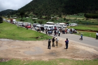 Toman la carretera a Comitán  Indígenas tsotsiles de la comunidad Mitzintón en el municipio de San Cristóbal de las Casas, cierran la carretera esta mañana para seguir exigiendo que sea aplicada la ley en estos parajes de los altos de Chiapas.