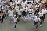 Domingo primero de septiembre del 2013. Tuxtla Gutiérrez. Maestros, padres de familia, alumnos y organizaciones sociales marchan en contra de las reformas del estado mexicano.