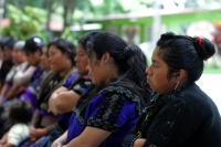 25 de noviembre del 2018. Tuxtla Gutiérrez. Las mujeres desplazadas de los grupos de indí­genas desalojados durante el último informe de gobierno de Chiapas descansan en las instalaciones de la Escuela Normal Rural Mactumatza.