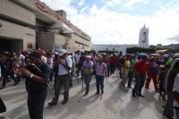Martes 27 de diciembre. Regresa el MOCRI CNP EZ a las calles. Tuxtla Gutiérrez, Chiapas. Con demandas de cumplimiento de promesas y de programas de apoyo social, integrantes de la organización zapatista marchan por las calles de la ciudad para protestar e
