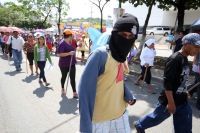 Jueves 26 de septiembre del 2013. Tuxtla Gutiérrez. Militantes de las diferentes agrupaciones regionales del MOCRI marchan desde la Fuente de la Diana hacia el centro de la capital de Chiapas.