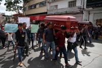 Domingo 20 de enero del 2019. Tuxtla Gutiérrez. Militantes de la Mocri Cnpa Mn y de diferentes organizaciones realizan un mitin de protesta esta mañana junto a los cuerpos de los lideres Noé Pablo y José Santiago asesinados en Amatán en días pasados.