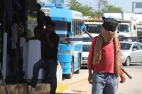 Jueves 31 de octubre del 2013. Chiapa de Corzo. La PFP interviene en la caseta de cobro de la autopista entre San Cristóbal y Tuxtla Gutiérrez, donde un grupo de jóvenes y campesinos mantenían tomadas las instalaciones en pugna con el movimiento magisteri