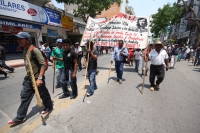 Miércoles 11 de abril del 2012. La MOCRI a la calles con palos y tubos.