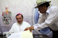 Domingo 6 de agosto del 2017. Tuxtla Gutiérrez. Monseñor Fabio MartÃnez Castilla, arzobispo de Tuxtla habla en conferencia de prensa sobre el final del periodo vacacional y la importancia de la familia en Chiapas. Menciona los 156,399 visitantes que tuvo Domingo 6 de agosto del 2017. Tuxtla Gutiérrez. Monseñor Fabio MartÃnez Castilla, arzobispo de Tuxtla habla en conferencia de prensa sobre el final del periodo vacacional y la importancia de la familia en Chiapas. Menciona los 156,399 visitantes que tuvo
