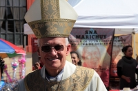 Domingo 7 de enero del 2018. San Cristóbal de las Casas. Rodrigo Aguilar Martí­nez, nuevo obispo de esta diócesis Habla con los representantes de Petalcingo después de su homilí­a de este domingo.