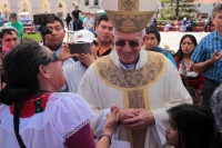 Domingo 7 de enero del 2018. San Cristóbal de las Casas. Rodrigo Aguilar Martí­nez, nuevo obispo de esta diócesis Habla con los representantes de Petalcingo después de su homilí­a de este domingo.