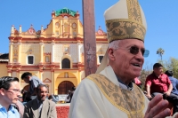 Domingo 7 de enero del 2018. San Cristóbal de las Casas. Rodrigo Aguilar Martí­nez, nuevo obispo de esta diócesis dirige su mensaje dominical en el atrio de la catedral de San Cristóbal este medio dí­a.