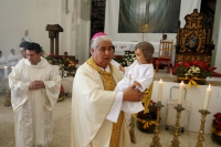 Tuxtla Guti�rrez, 3 de enero. Monse�or Rogelio Cabrera, Arzobispo de Tuxtla, celebra este domingo la epifan�a y en su homil�a ratifica su mensaje de a�o nuevo dirigido a la sociedad chiapaneca.