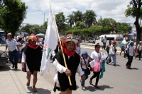 Viernes  1 de julio del 2016. Tuxtla Gutiérrez. La marcha por la paz organizada por el Pueblo Creyente de las regiones de Los Altos de Chiapas hacia el campamento del Movimiento Magisterial en el primer cuadro de la capital de este estado del sureste de M