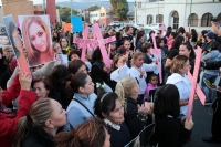 Miércoles 17 de enero del 2018. Tuxtla Gutiérrez. La muerte de la joven Gloria Castellanos Balcazar hace unos dí­as agrupa esta tarde a las familias tuxtlecas quienes marchan por la Avenida Central de la capital del estado de Chiapas.