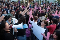 Miércoles 17 de enero del 2018. Tuxtla Gutiérrez. La muerte de la joven Gloria Castellanos Balcazar hace unos dí­as agrupa esta tarde a las familias tuxtlecas quienes marchan por la Avenida Central de la capital del estado de Chiapas.