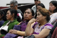 Martes 26 de noviembre del 2019. Tuxtla Gutiérrez. Mujeres indígenas escuchan la sesión del Congreso local