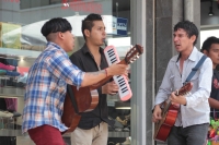 Jueves 22 de marzo del 2018. Tuxtla Gutiérrez. Practicando música en las cercaní­as del mercado del centro