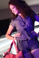 La segunda pasarela del Concurso Nuestra Belleza 2011 se llevó a cabo esta noche en un conocido centro comercial donde las jóvenes chiapanecas lucieron trajes casuales y accesorios de esta temporada. La segunda pasarela del Concurso Nuestra Belleza 2011 se llevó a cabo esta noche en un conocido centro comercial donde las jóvenes chiapanecas lucieron trajes casuales y accesorios de esta temporada.