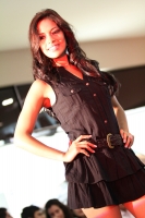 La segunda pasarela del Concurso Nuestra Belleza 2011 se llevó a cabo esta noche en un conocido centro comercial donde las jóvenes chiapanecas lucieron trajes casuales y accesorios de esta temporada.
