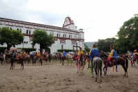 Martes 8 de agosto del 2017. Chiapa de Corzo. Los Alférez y Naguares recorren las calles para encontrarse en el Camposanto de Santo Domingo donde realizan la representación de las batallas chiapacorceñas en honor al Santo Patrón de esta comunidad de la Ri