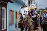 Lunes 8 de agosto del 2016. Chiapa de Corzo. Durante las celebraciones patronales de Santo Domingo se realiza el recorrido de Alférez y Naguares en el antiguo camposanto de la comunidad de Chiapa de Corzo quienes durante la tarde cabalgan en grupos golpea