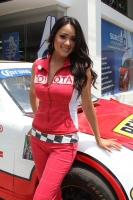 Viernes 13 de mayo. Las bellezas que acompañan a la Nascar Corona Series lucen esplendorosas en la conferencia de prensa donde se presenta el serial de este próximo domingo.