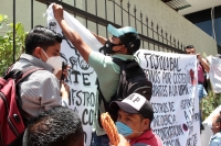 Lunes 17 de agosto del 2020. Tuxtla Gutiérrez. Maestros de Nivel de Educación Indígena bloquean las entadas del edificio del gobierno chiapaneco este medio día.