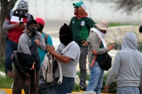 Lunes 18 de junio del 2018. Tuxtla Gutiérrez. Corporaciones policiacas de Chiapas desalojan a maestros de la entrada poniente de la capital de este estado del sureste de México.