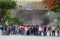 Lunes 18 de junio del 2018. Tuxtla Gutiérrez. Corporaciones policiacas de Chiapas desalojan a maestros de la entrada poniente de la capital de este estado del sureste de México.