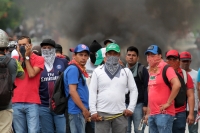 Lunes 18 de junio del 2018. Tuxtla Gutiérrez. Corporaciones policiacas de Chiapas desalojan a maestros de la entrada poniente de la capital de este estado del sureste de México.