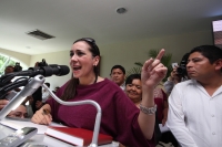 Jueves 9 de febrero del 2012. La Nena anuncia su candidatura por el PRD. Tuxtla Gutiérrez, Chiapas. María Elena Orantes, anuncia su inscripción como aspirante a la candidatura del PRD y su apoyo a AMLO en un evento organizado por sus simpatizantes en cono