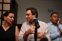 Lunes 12 de marzo del 2012. Senadores y Pio López Obrador dan a conocer la plantilla política del PRD para las próximas elecciones. Tuxtla Gutiérrez, Chiapas.  El líder del Movimiento Morena Pio López Obrador da a conocer el listado distrital para las pró