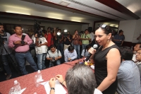 Lunes 12 de marzo del 2012. Senadores y Pio López Obrador dan a conocer la plantilla política del PRD para las próximas elecciones. Tuxtla Gutiérrez, Chiapas.  El líder del Movimiento Morena Pio López Obrador da a conocer el listado distrital para las pró